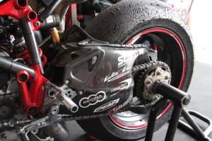 Carbonin Carbon Fiber Swingarm Cvr w/ Shark Fin Ducati 848/1048/1198 Questions & Answers